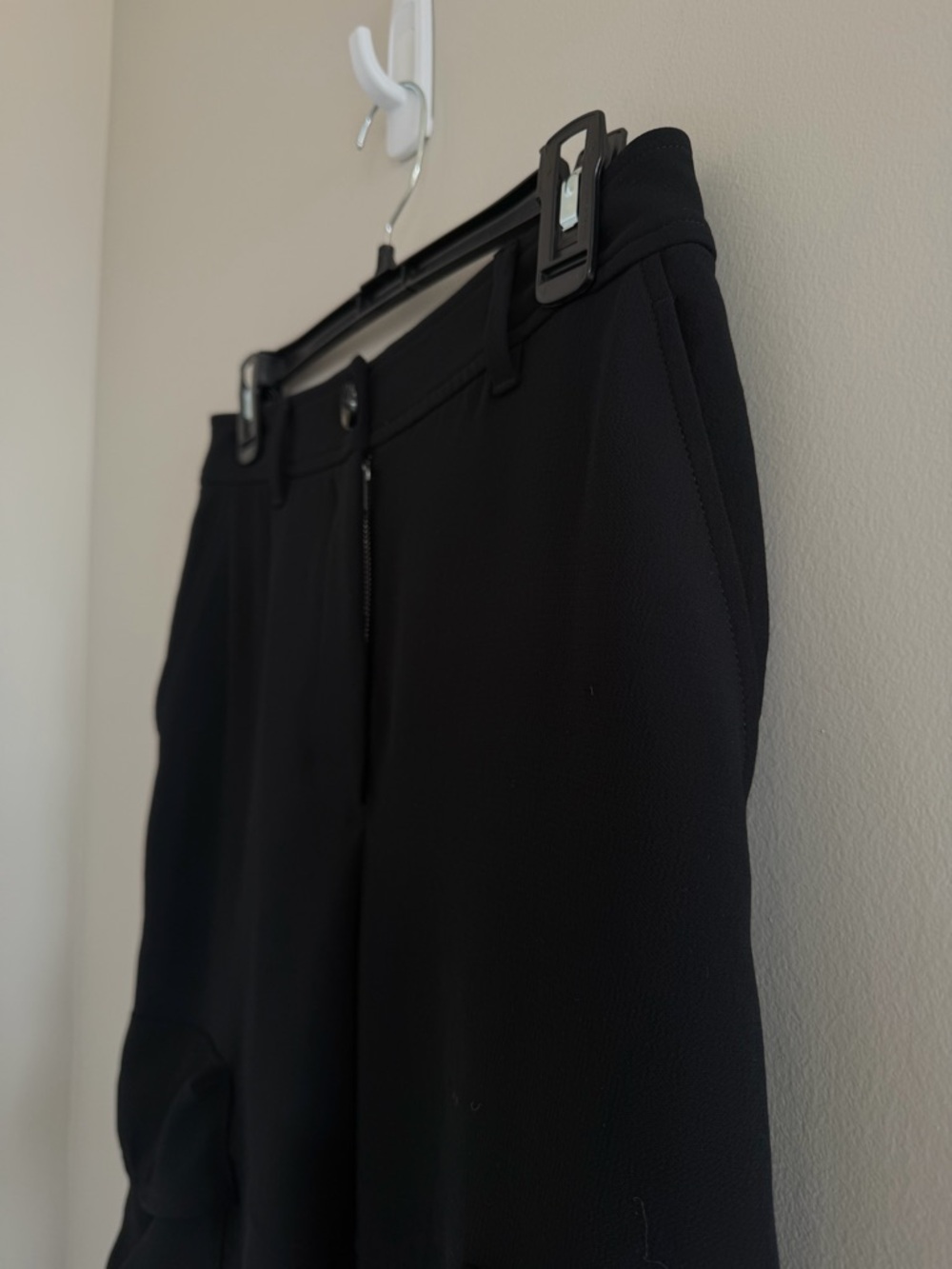 Aritzia Wilfred Black Cargo Pants Size 6 High Rise Utility Jogger Modern Chic - Picture 4 of 10